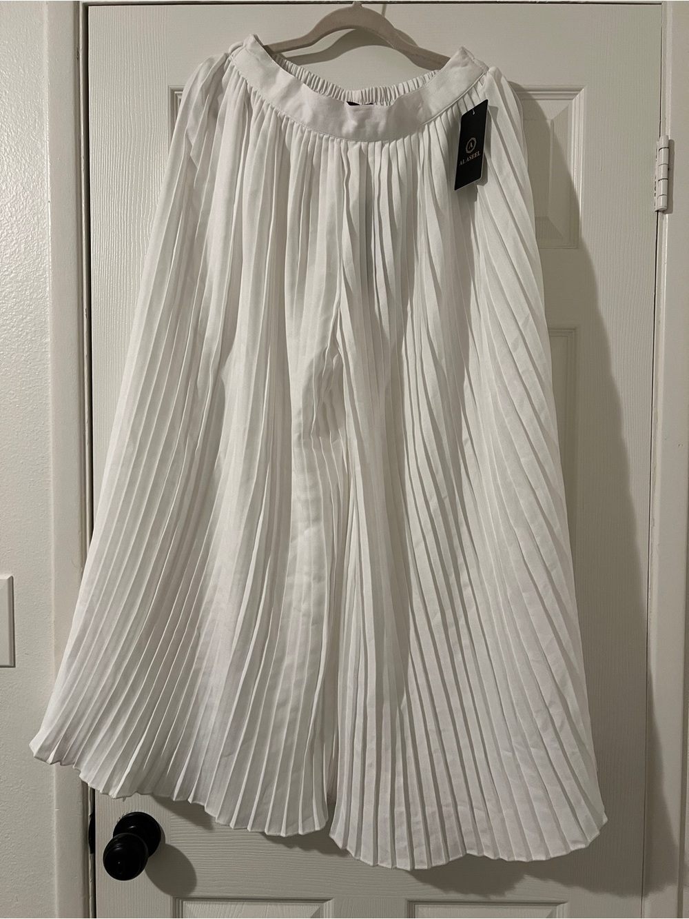 White Pleated Pants - Unlined Waist 15" Stretched 20" Inseam 24.5" Rise 14" L/XL